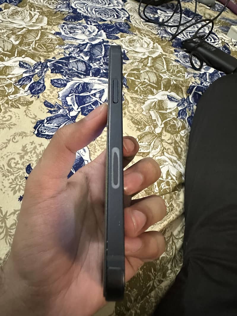 Apple iPhone 12 4