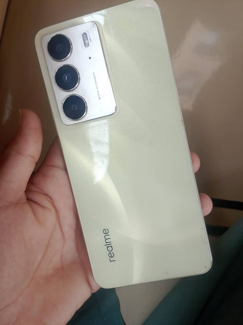 Realme C75 1