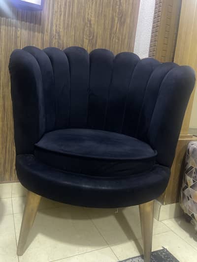 2 Sofa Chairs With Coffee Table | High Quality | Selling Urgently