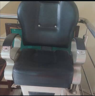 Salon chair