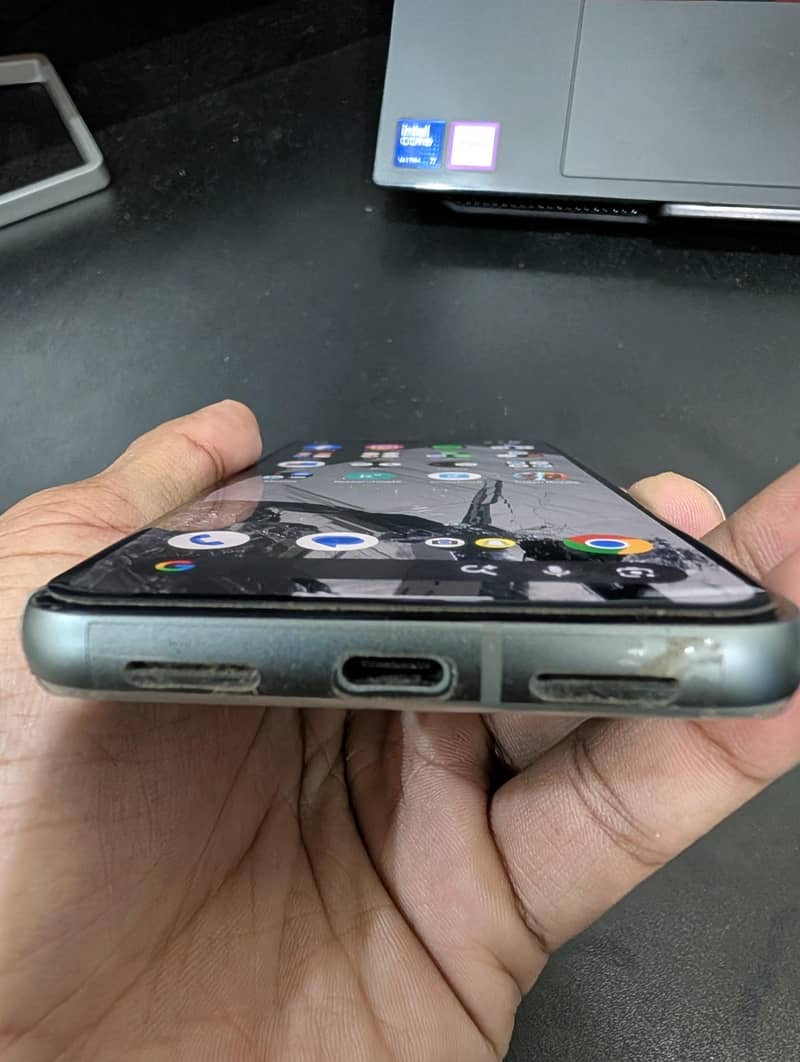 Google Pixel 8 4