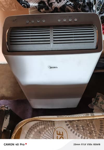 Midea 1.3 Ton portable air conditioner (03029005016)