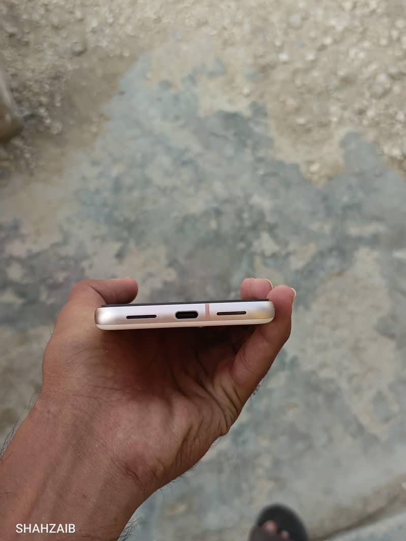Google Pixel 8 2