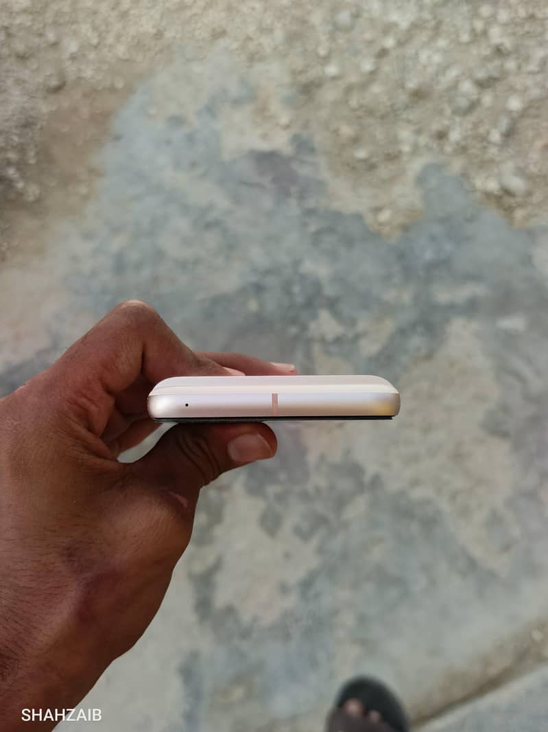 Google Pixel 8 4
