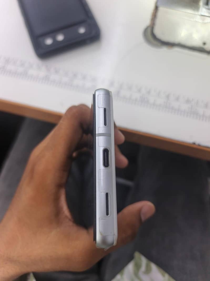 Google pixel 7A 3
