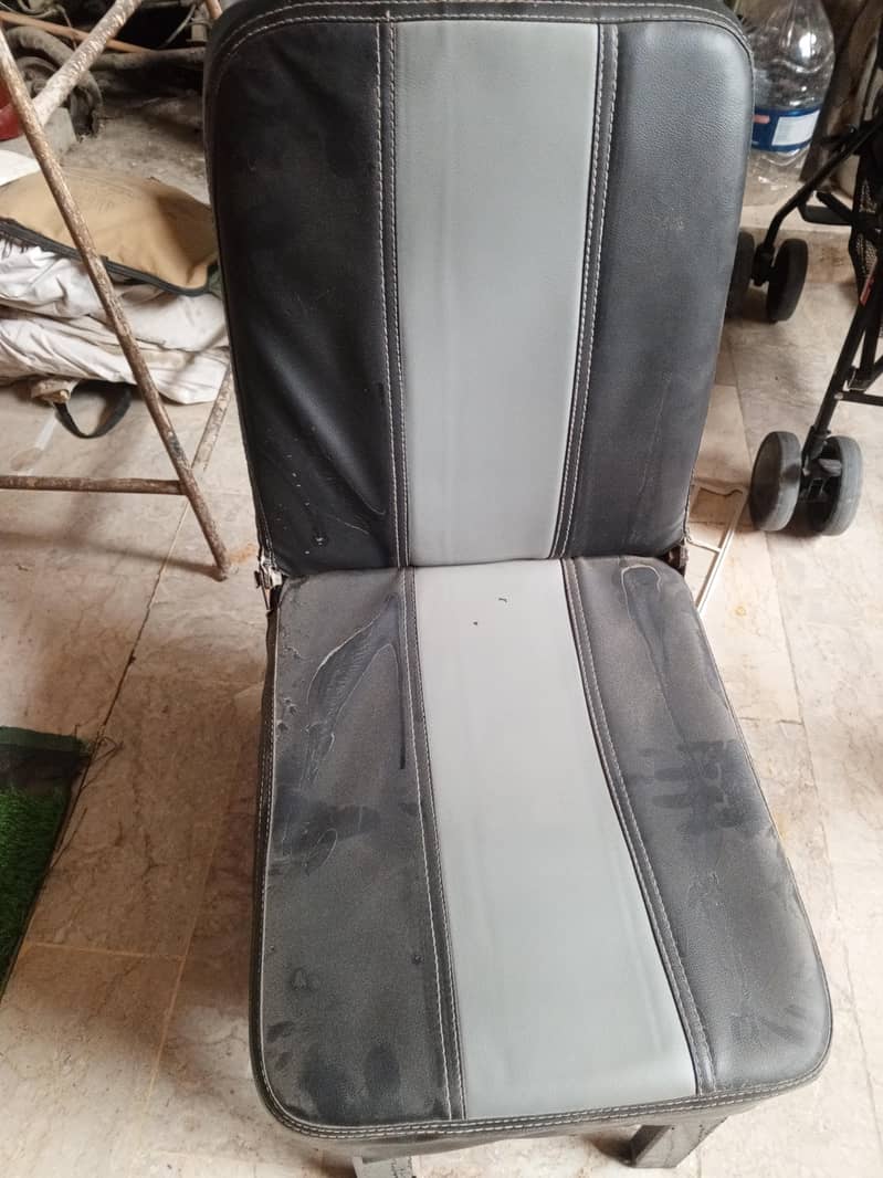 single seat 0