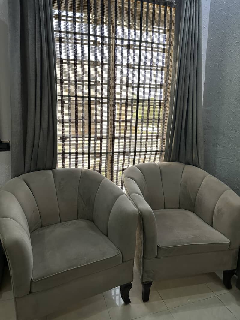 2x Single seater sofas 9.5/10 0