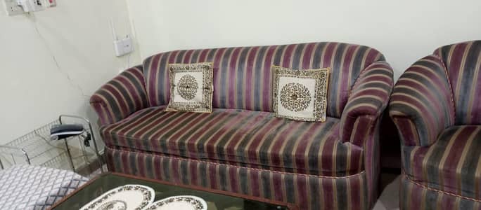 3 seater for sale in just Rs. 25000