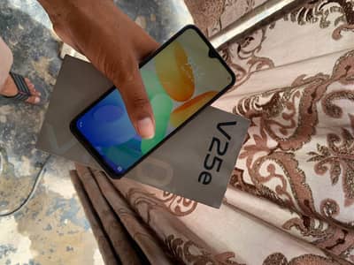 Vivo V25e with box 8/128