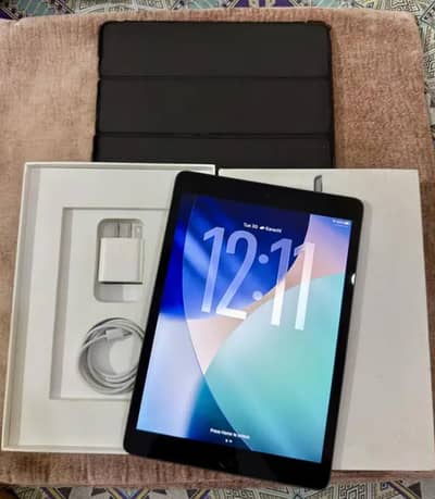 ipad 9th Gen with box and charger