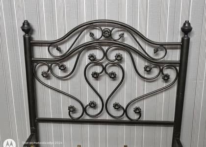 road iron single bed with metress for sale