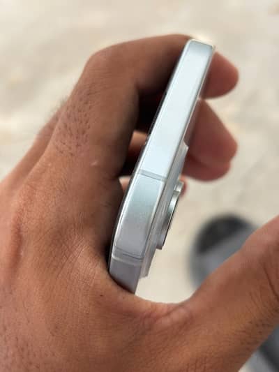 Apple iPhone 15