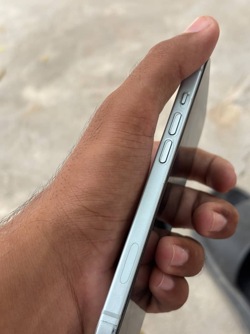 Apple iPhone 15 3