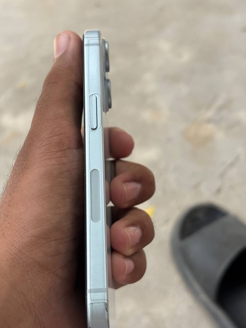 Apple iPhone 15 7