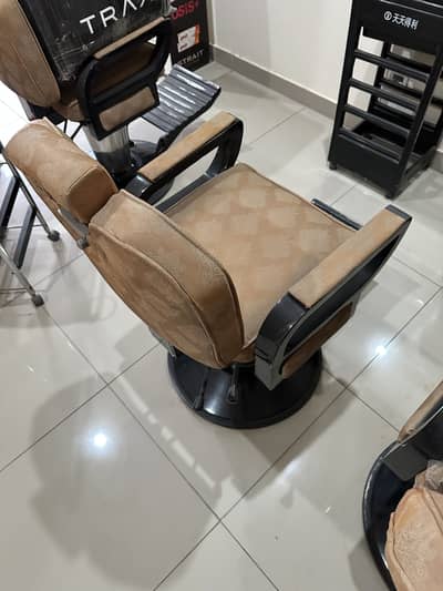 Salon chair