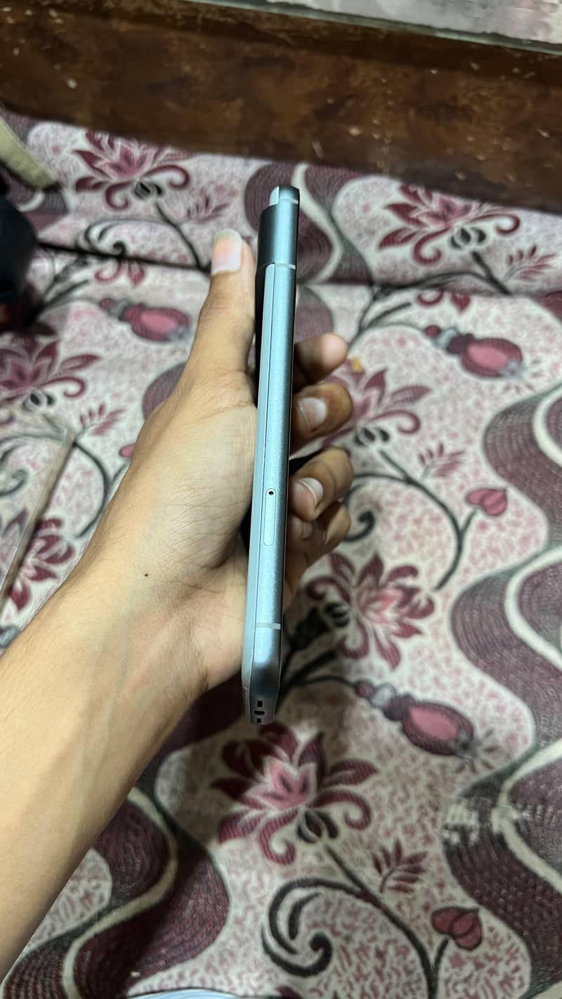 Google Pixel 8 4