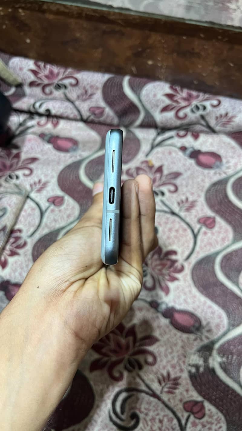 Google Pixel 8 6