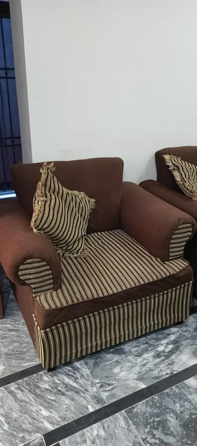 Sofa set with 5 cushions for sale