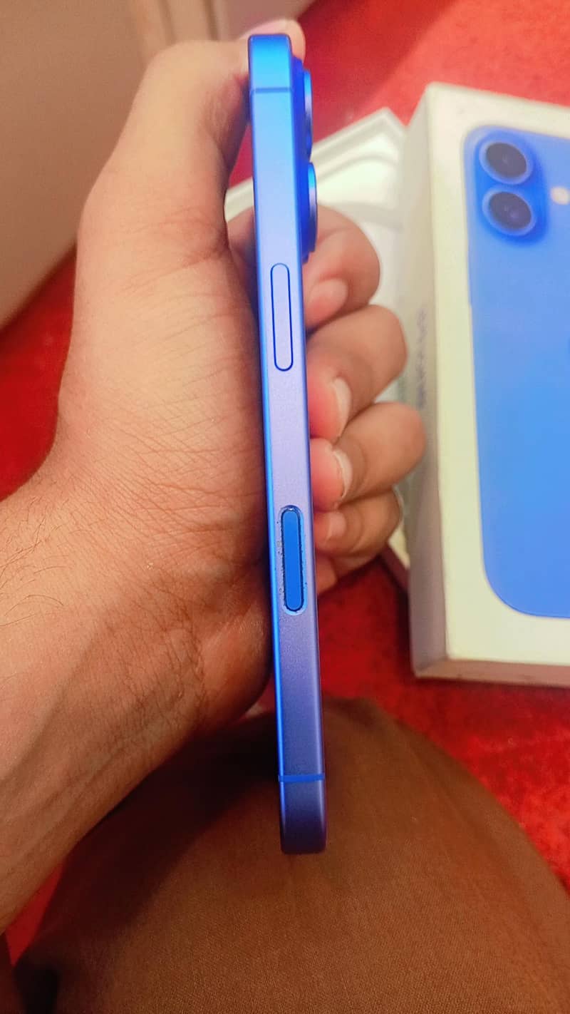 Apple iPhone 16 2