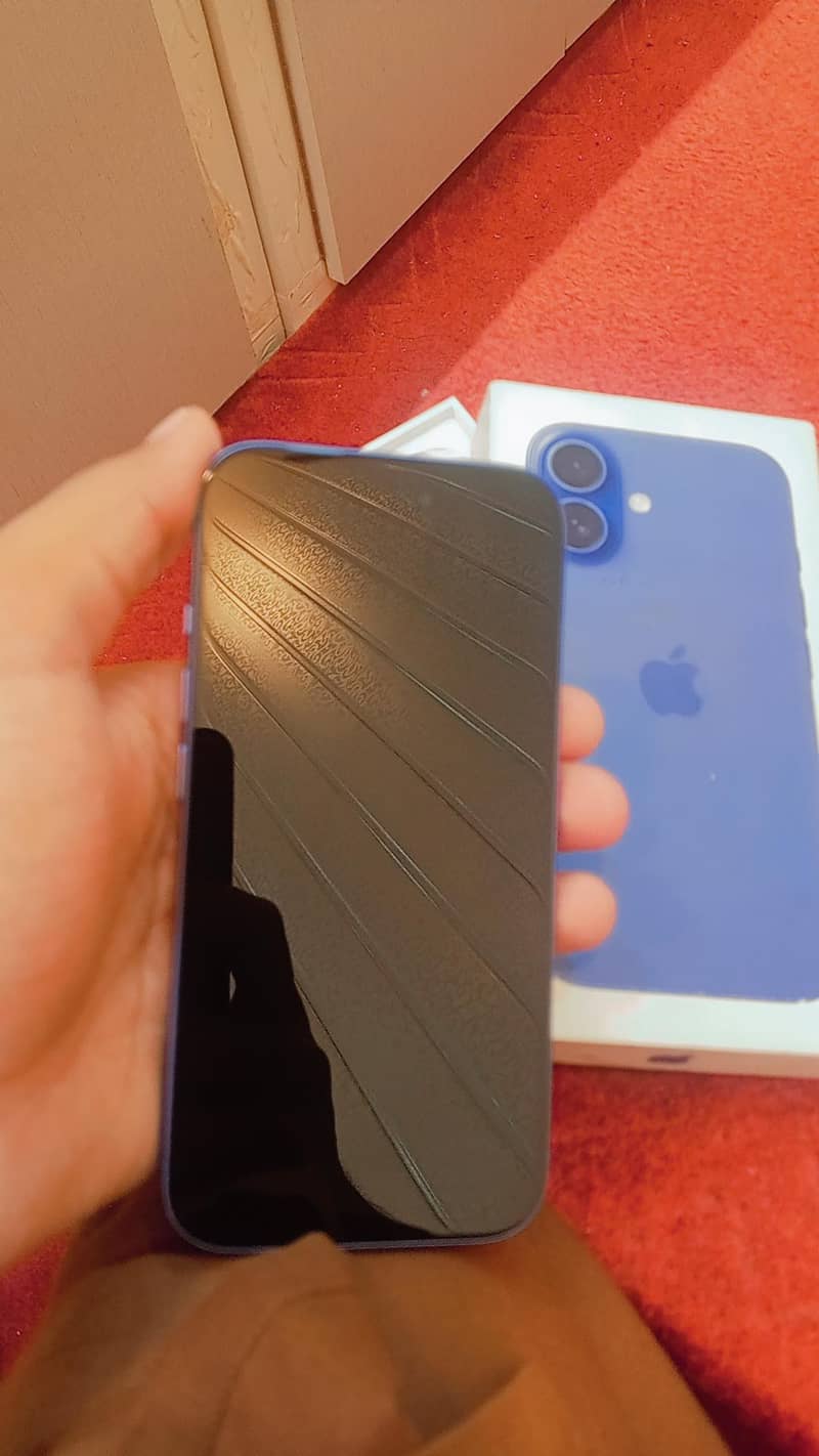 Apple iPhone 16 3