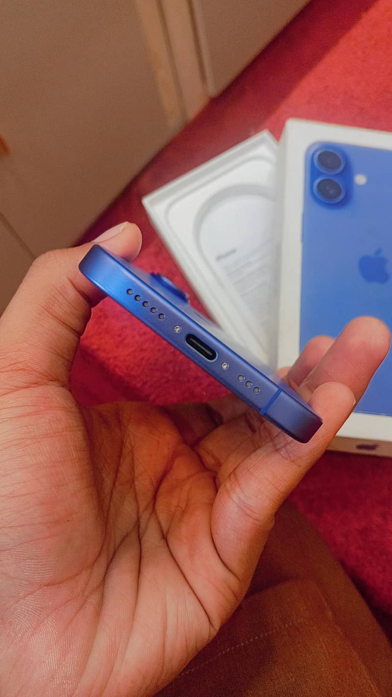 Apple iPhone 16 5