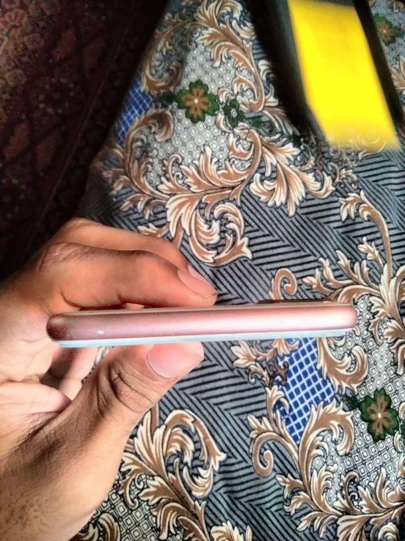 Apple iPhone 8 Plus 4