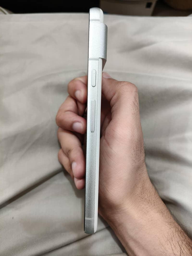 Google Pixel 8 4