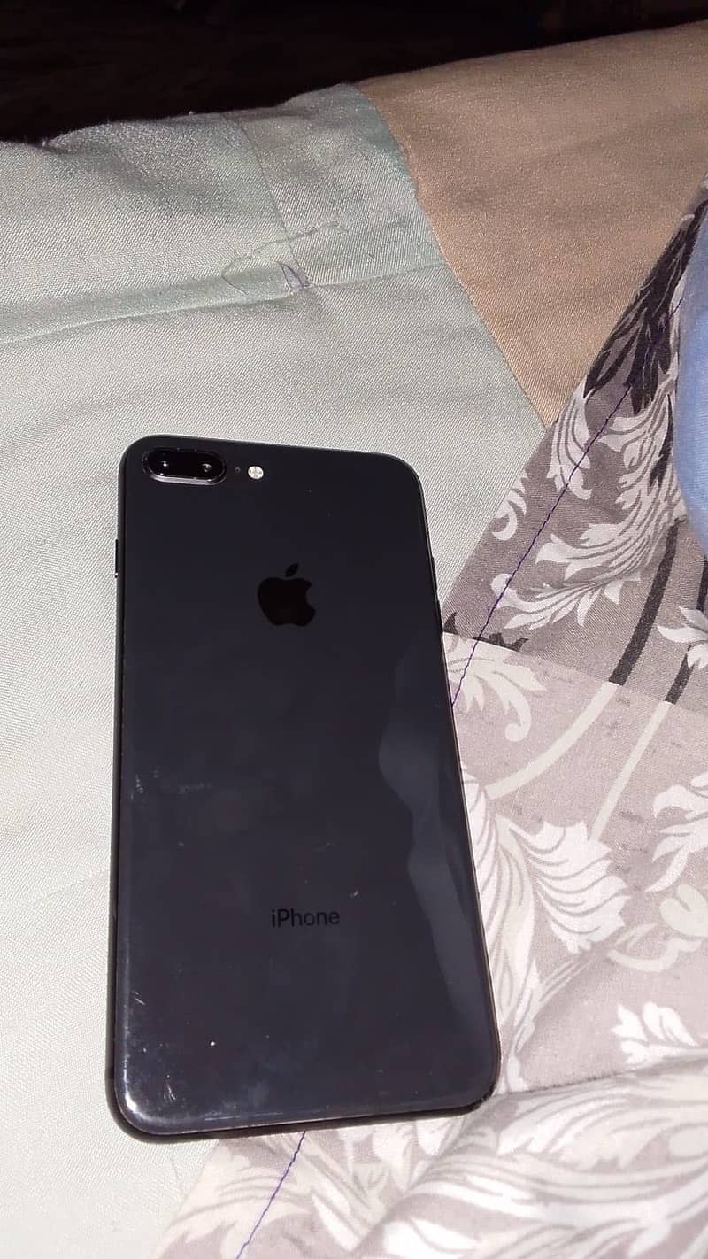 Apple iPhone 8 Plus 1