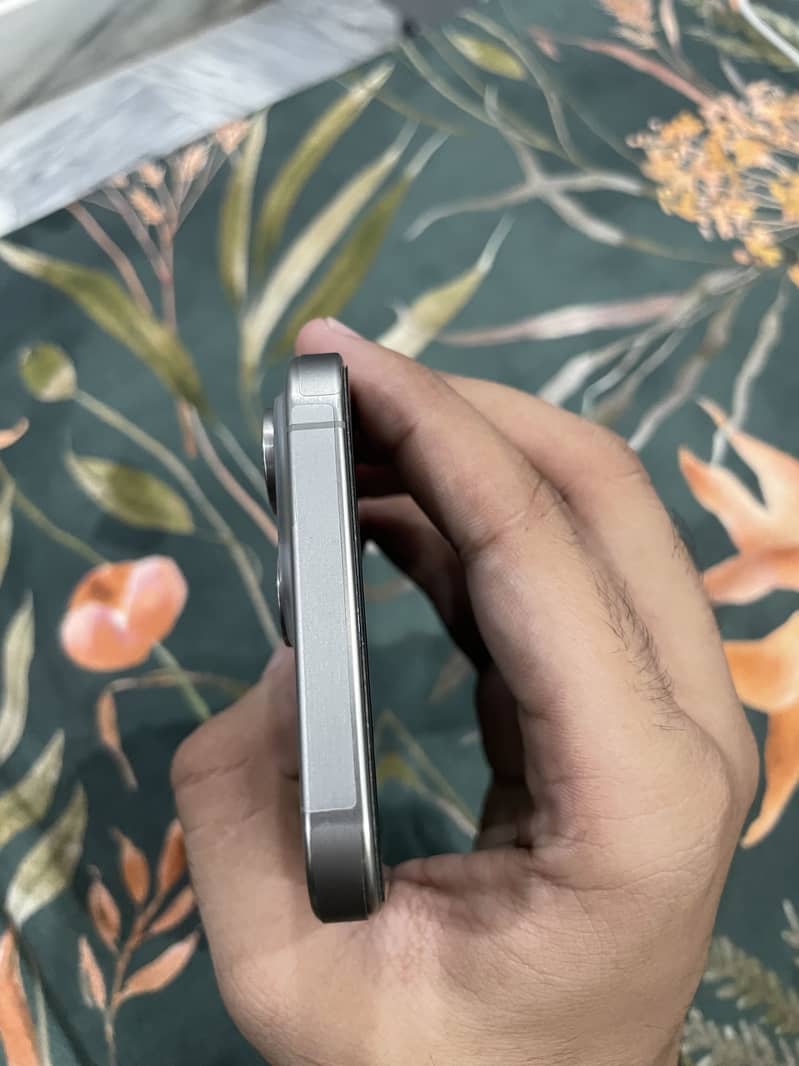 iPhone 15 pro max 2