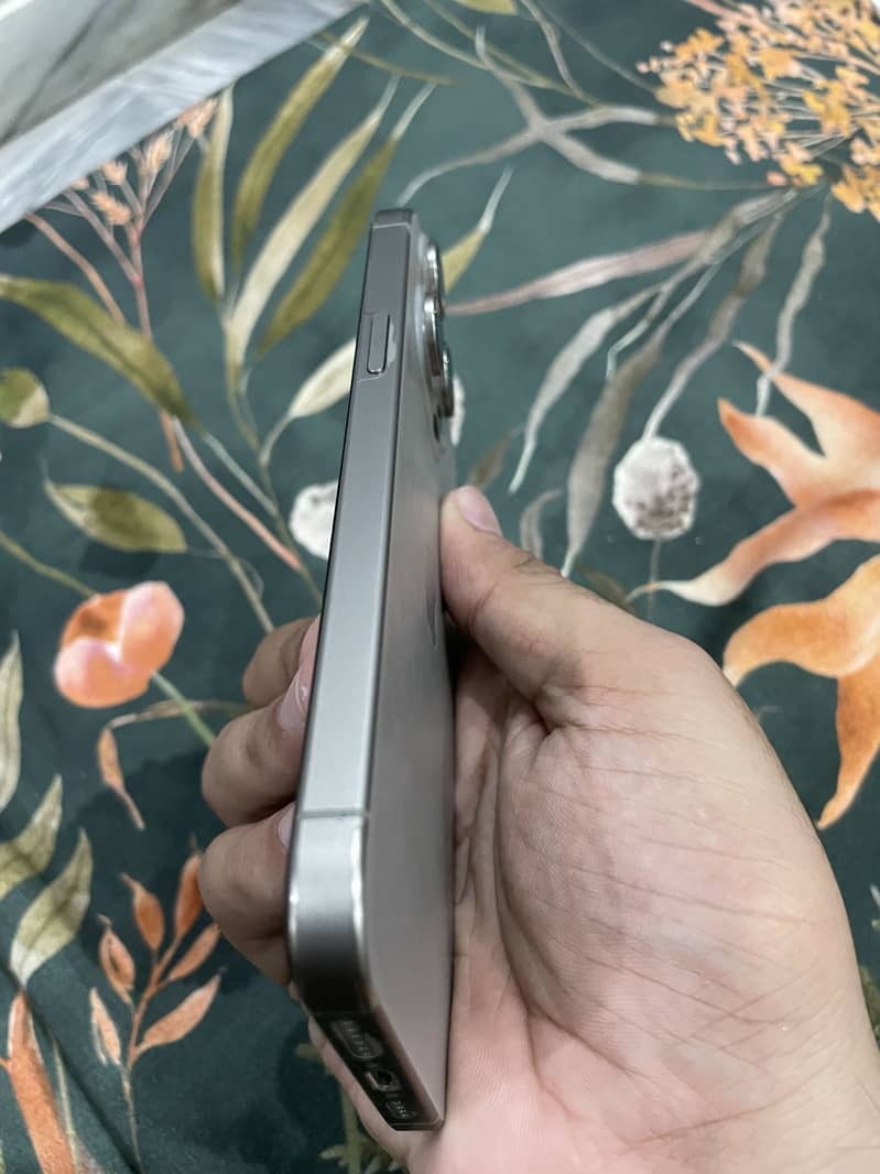 iPhone 15 pro max 3