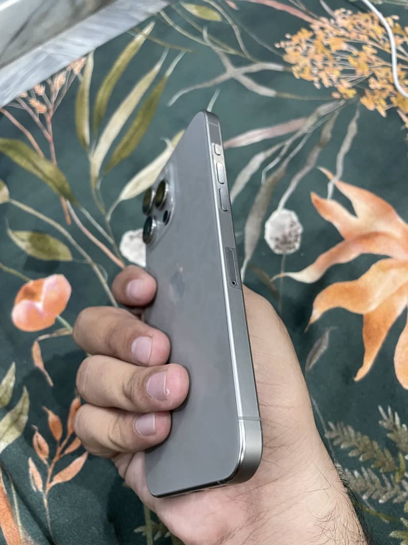 iPhone 15 pro max 4