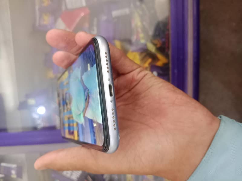 Apple iPhone 11 3