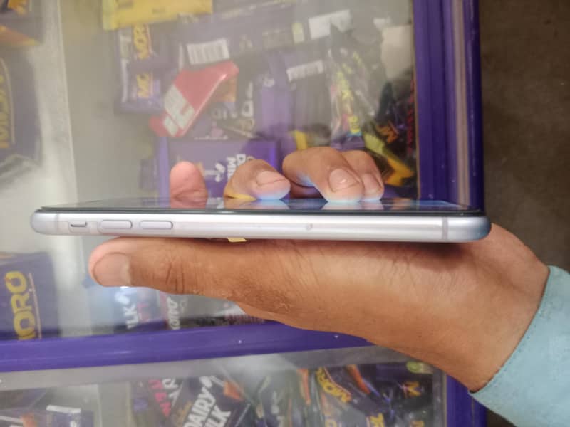 Apple iPhone 11 4