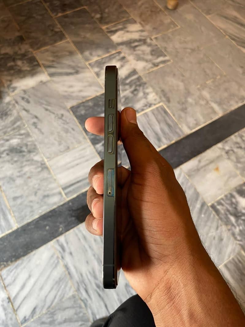 Apple iPhone 13 Pro 0