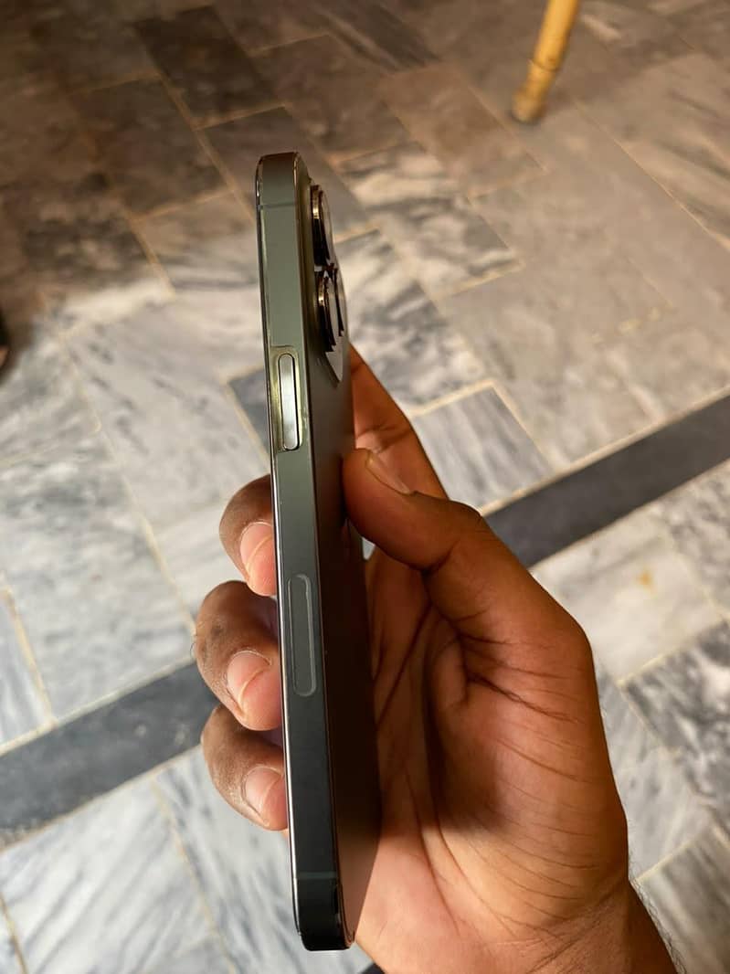 Apple iPhone 13 Pro 1