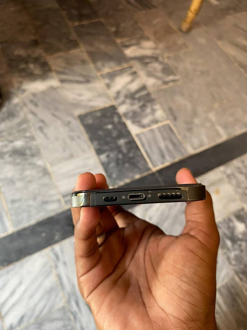 Apple iPhone 13 Pro 2