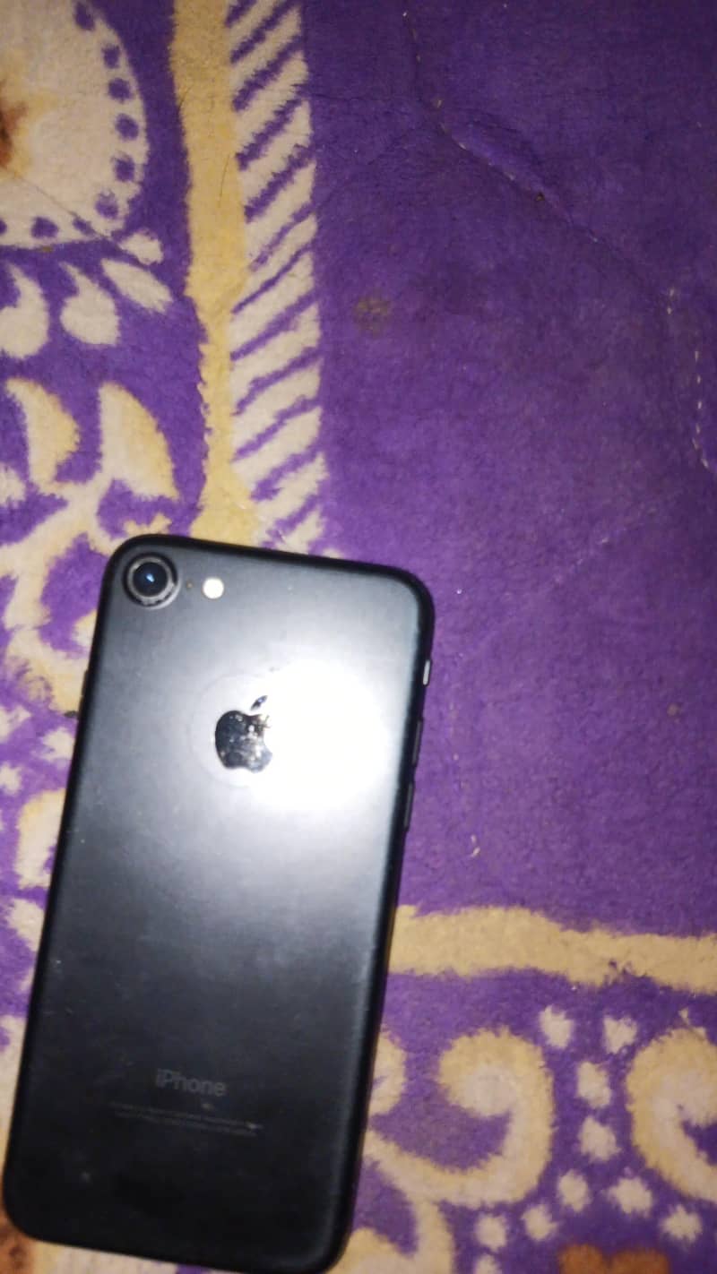 Apple iPhone 7 0