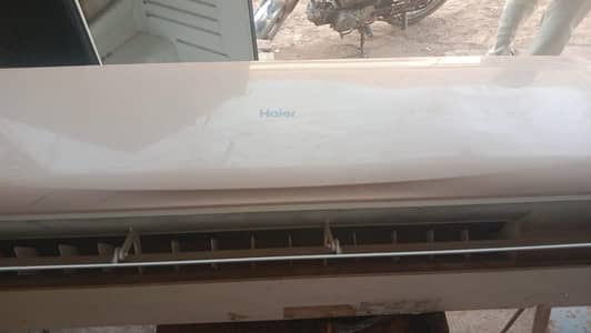 Haier company ka AC ha 10 by 10 ha