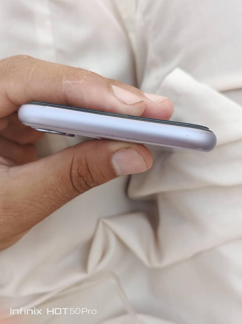 Apple iPhone 11 3