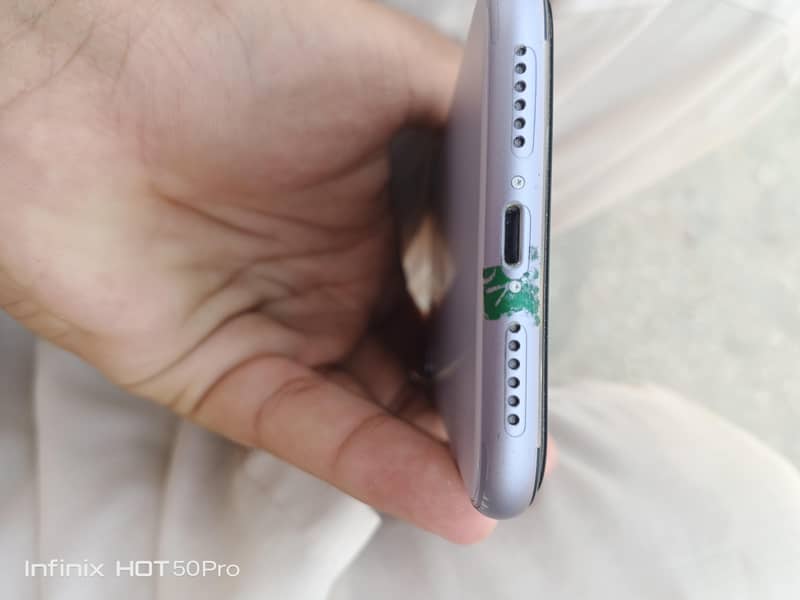 Apple iPhone 11 4