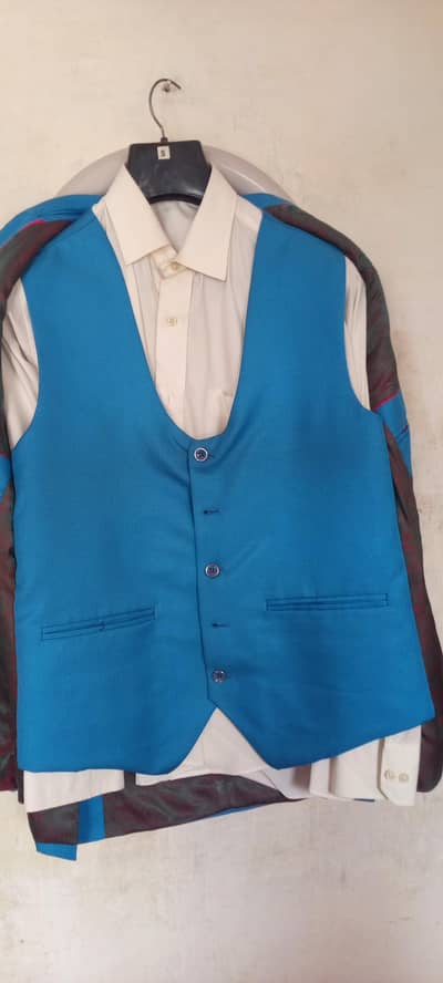 Men's sky Blue 3 Piece Suit – Small Size – Excellent Condition