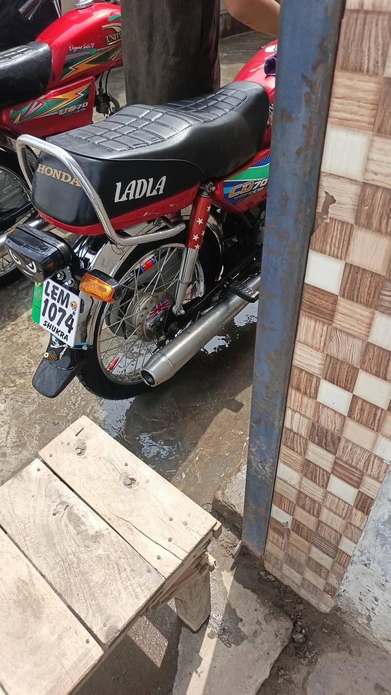 CD 70 red 3