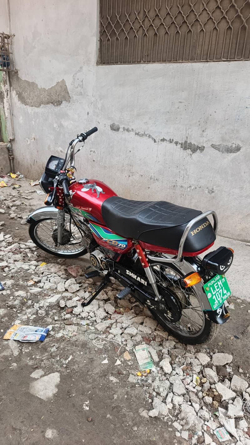 CD 70 red 4