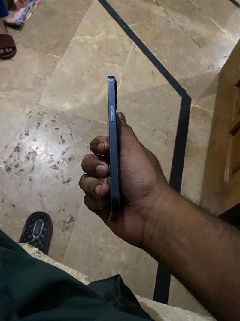 IPhone 13 3