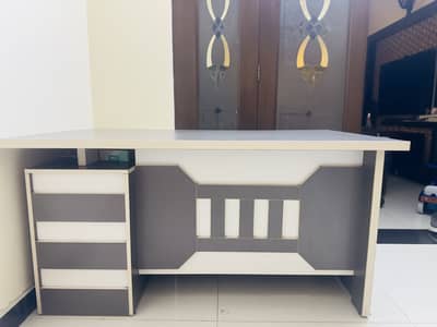Modern Matte Laminated Workstation Desk