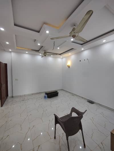 10 Marla 1st Floor Available For Rent In Dream Gardens Lahore Ph 2