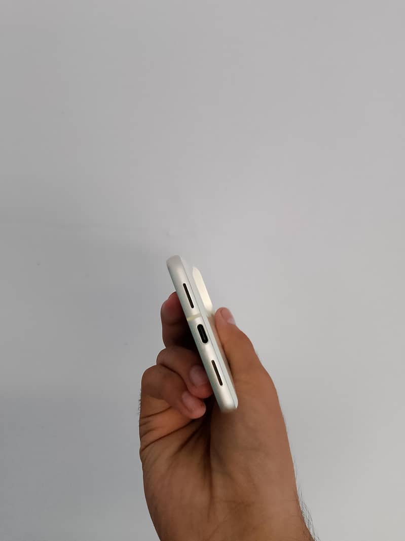 Google Pixel 7 4