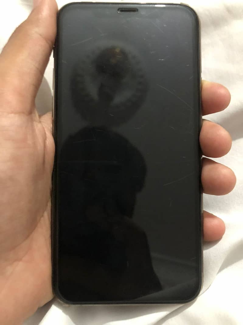 Apple iPhone 11 Pro 4