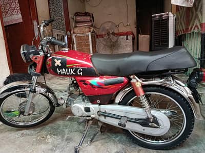 first owner bohat kam use huii hai bike khari Rahi hai