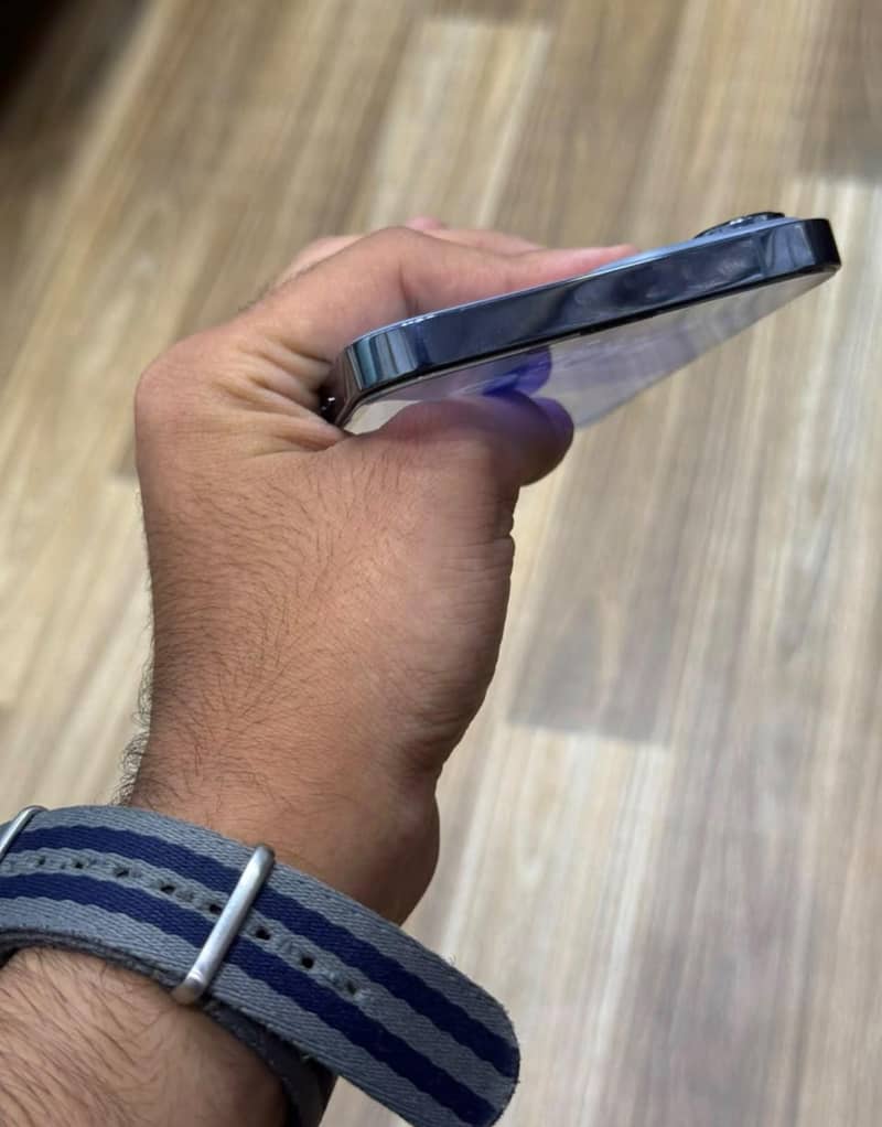 Apple iPhone 13 Pro Max 4